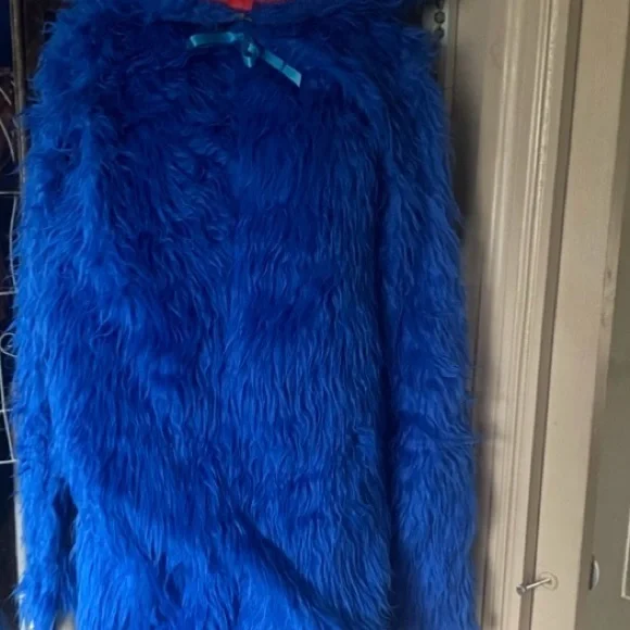 Huggy Wuggy costume. Size small - Picture 3 of 3